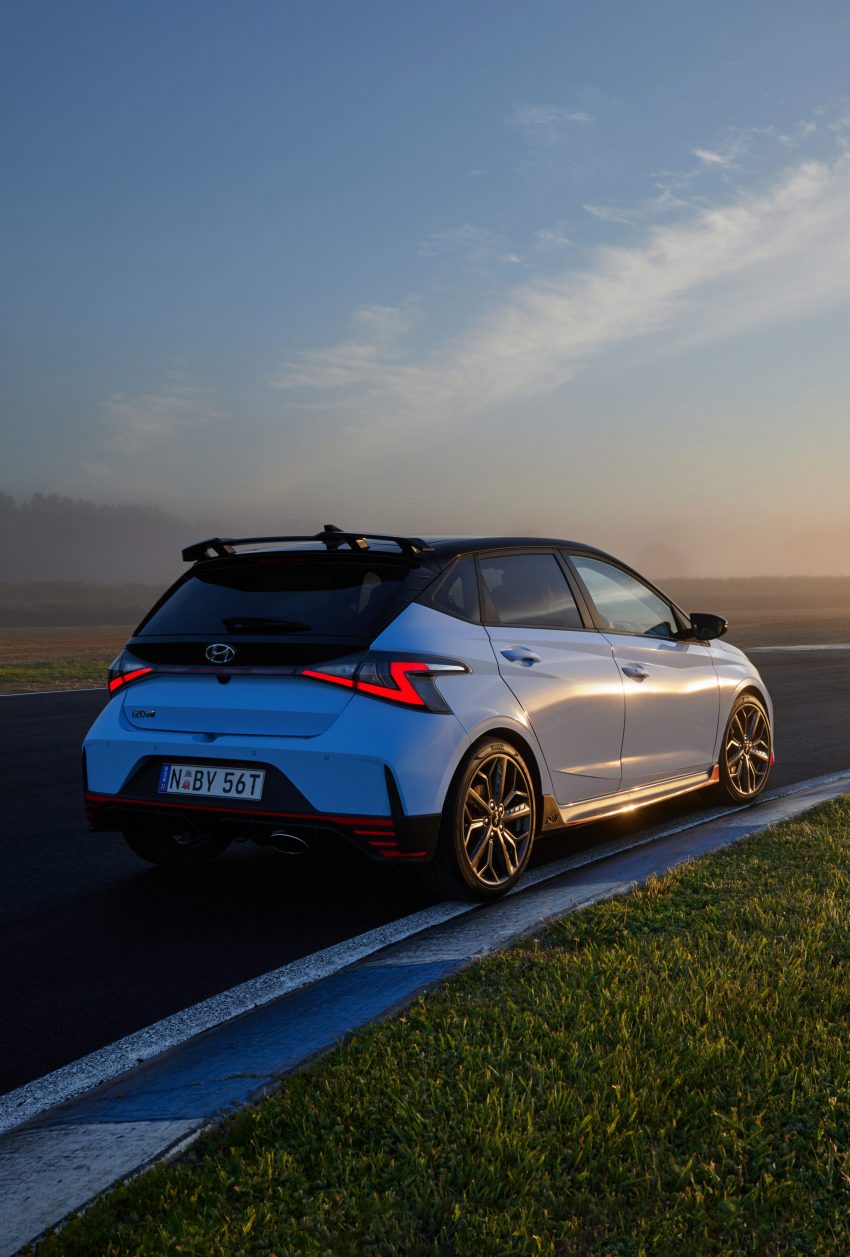 2022 Hyundai i20 N - AU version - Rear Three-Quarter Phone Wallpaper 850x1257 #41