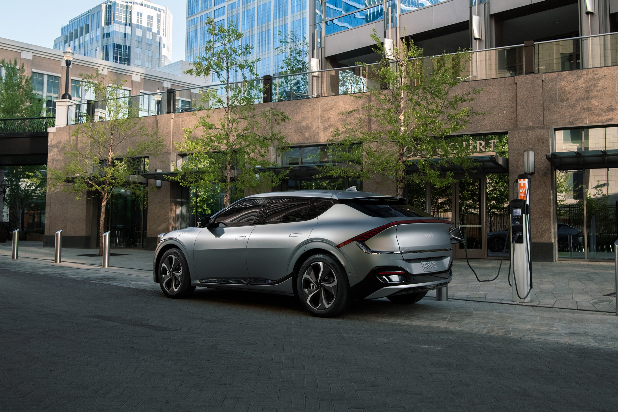 Download 2022 Kia EV6 - Charging HD Wallpaper 1980x1320 #25