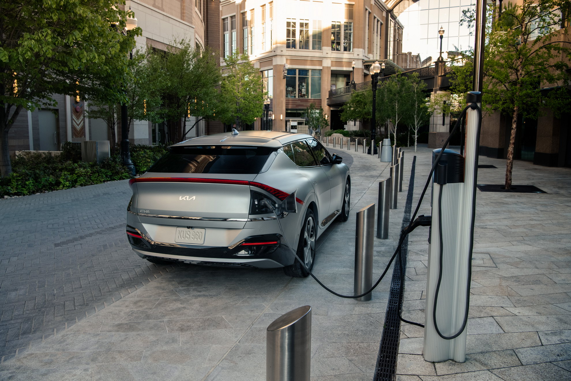 Download 2022 Kia EV6 - Charging HD Wallpaper 1980x1320 #27