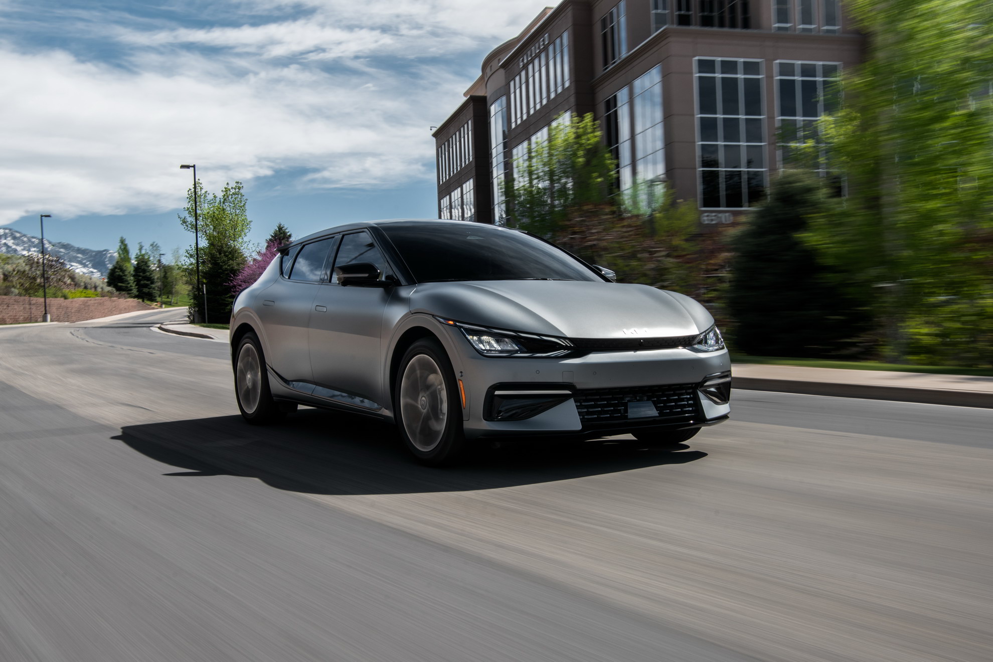 Download 2022 Kia EV6 - Front Three-Quarter HD Wallpaper 1980x1320 #10