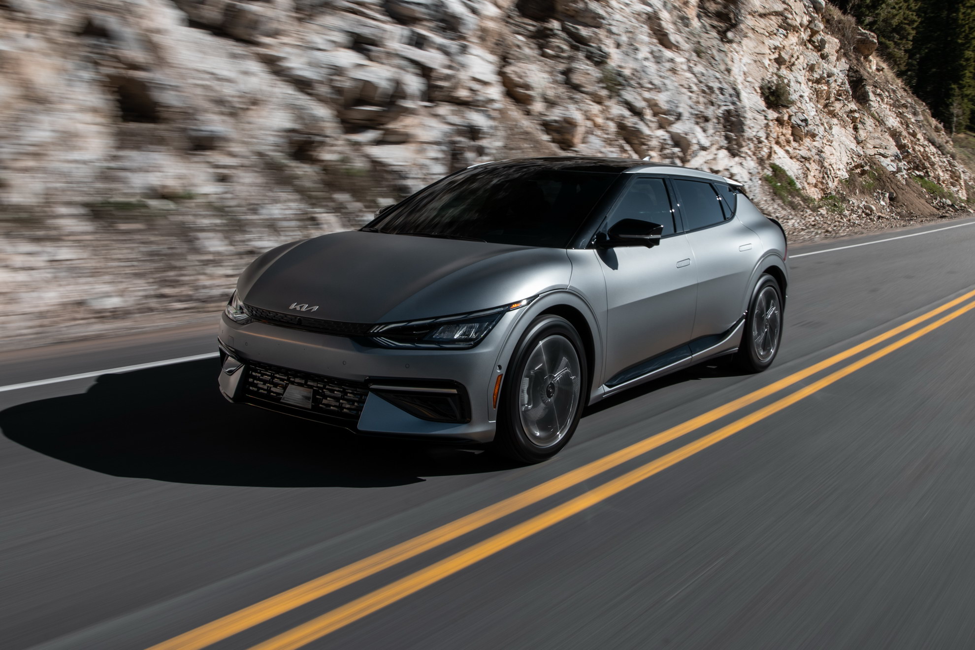 Download 2022 Kia EV6 - Front Three-Quarter HD Wallpaper 1980x1320 #1