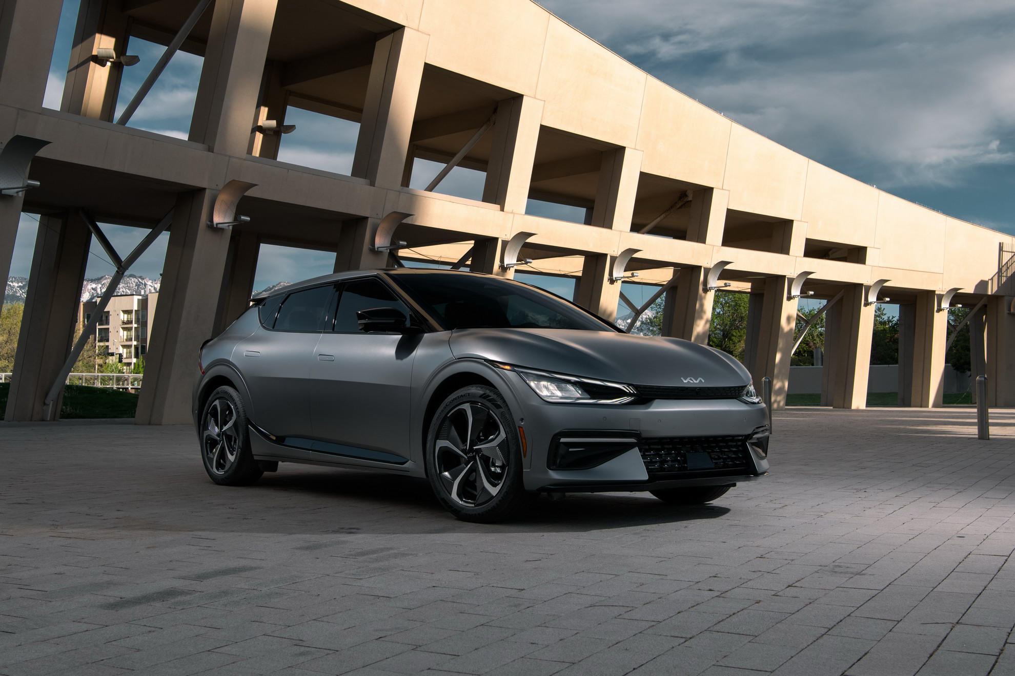 Download 2022 Kia EV6 - Front Three-Quarter HD Wallpaper 1980x1320 #19