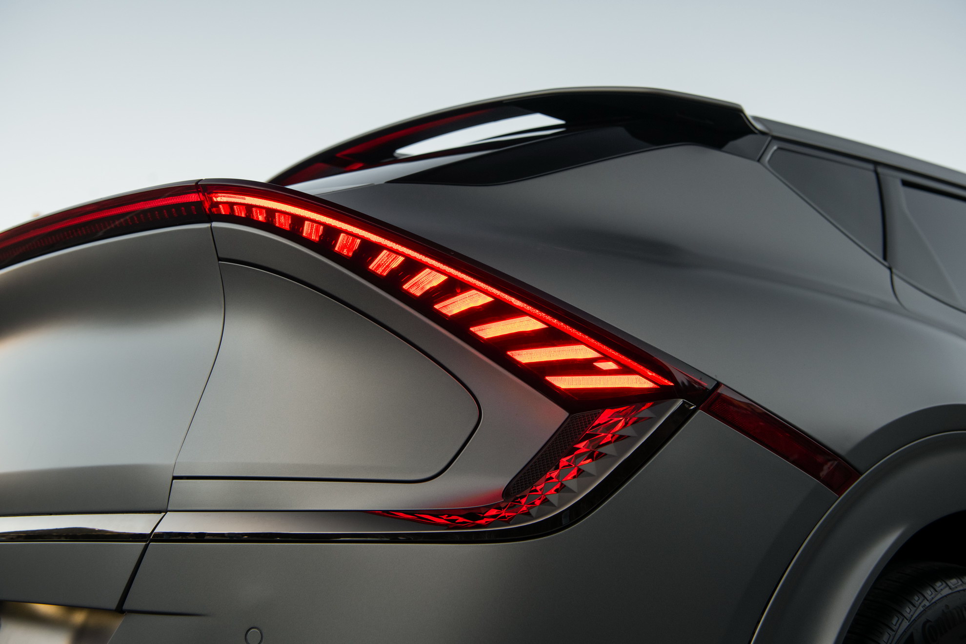 Download 2022 Kia EV6 - Tail Light HD Wallpaper 1980x1320 #35