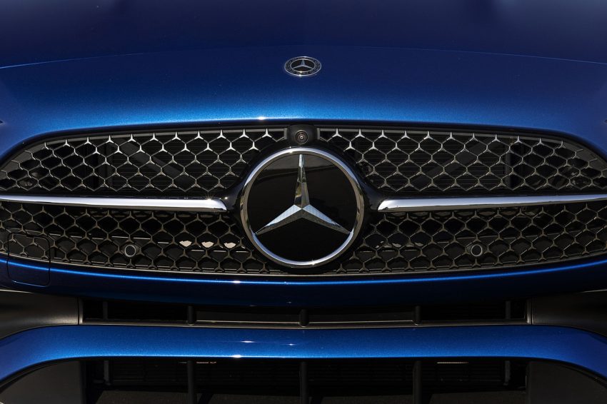 2022 Mercedes-Benz C 300 4Matic - US version - Grille Wallpaper 850x566 #51