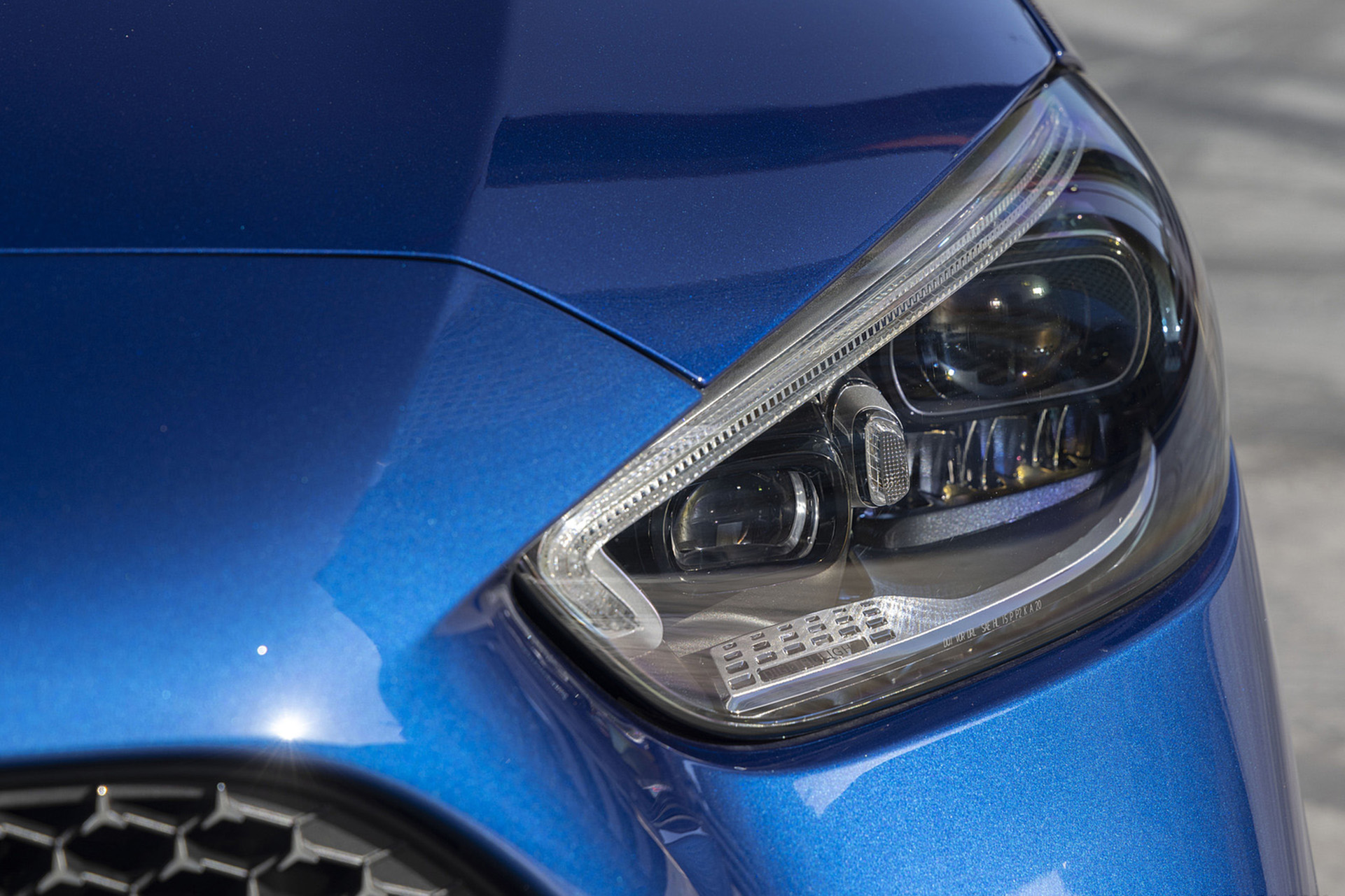 Download 2022 Mercedes-Benz C 300 4Matic - US version - Headlight HD Wallpaper 1921x1281 #52