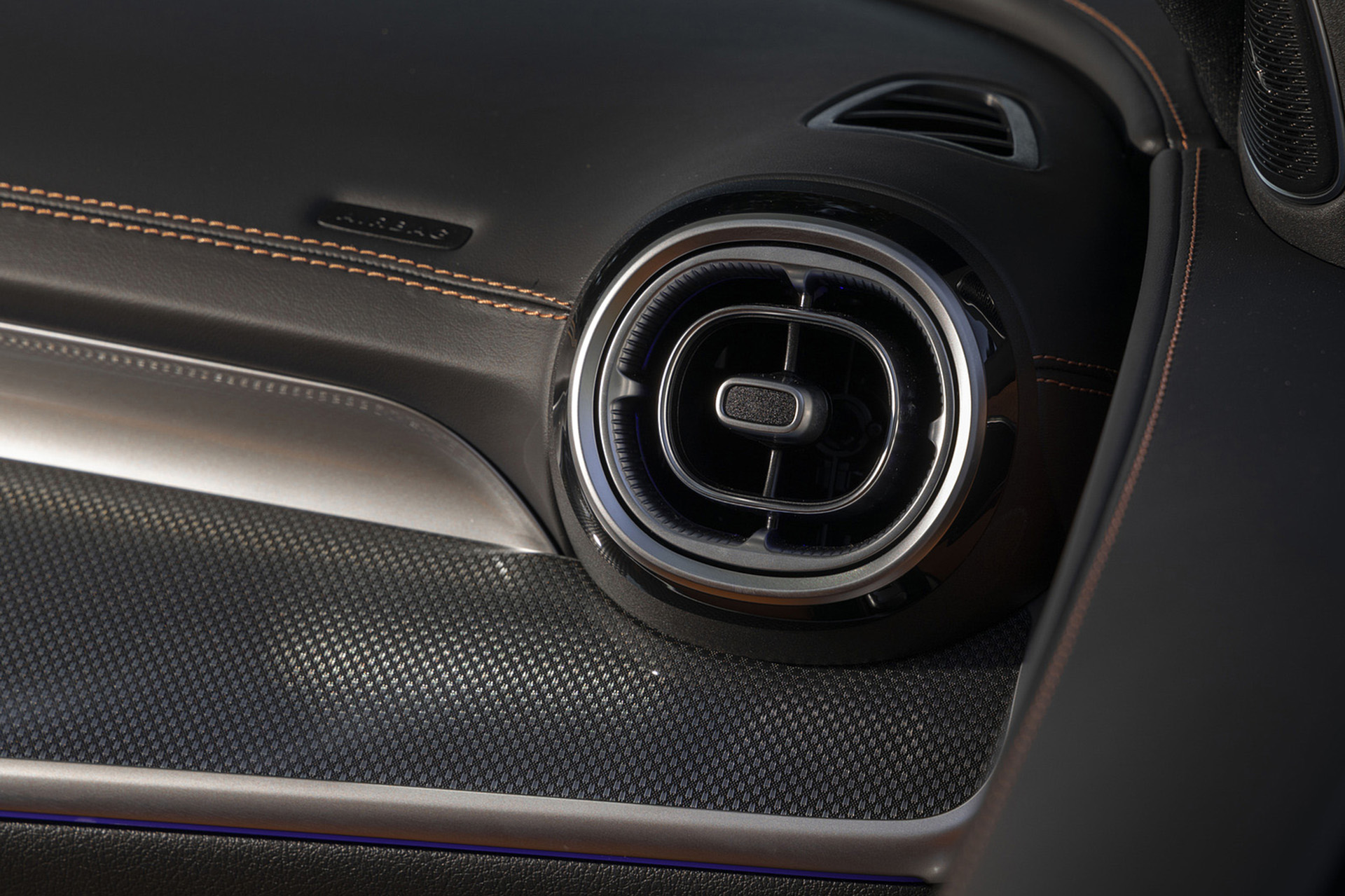 Download 2022 Mercedes-Benz C 300 4Matic - US version - Interior, Detail HD Wallpaper 1920x1279 #79