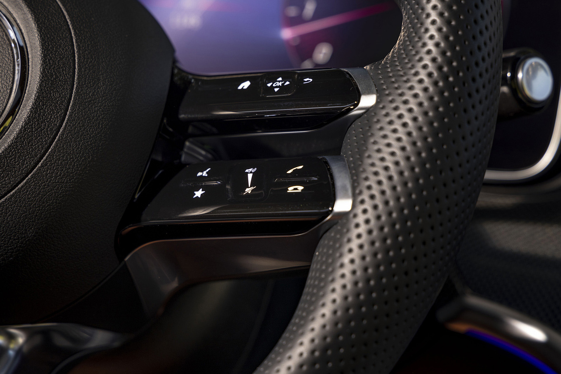 Download 2022 Mercedes-Benz C 300 4Matic - US version - Interior, Steering Wheel HD Wallpaper 1921x1280 #70