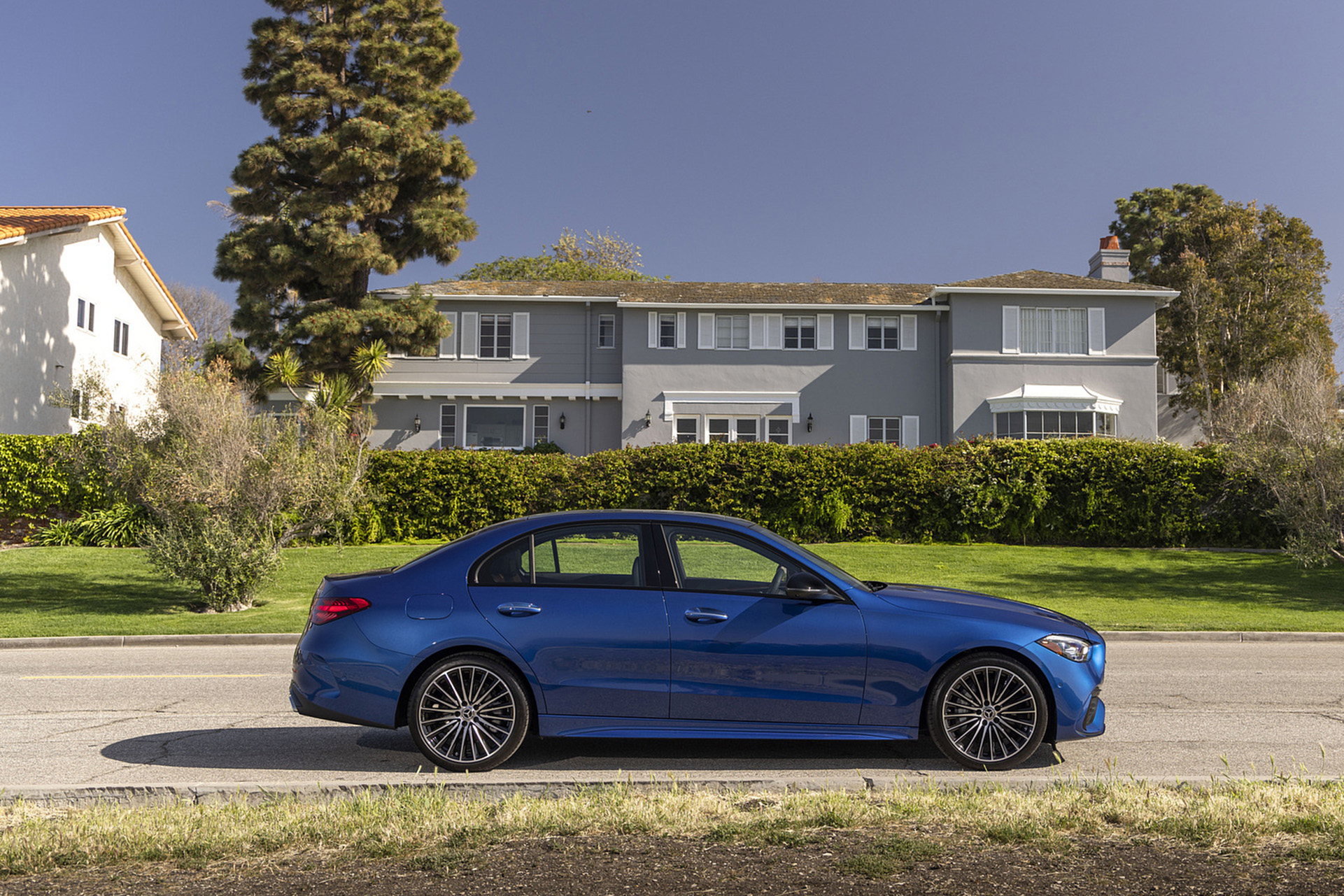 Download 2022 Mercedes-Benz C 300 4Matic - US version - Side HD Wallpaper 1921x1281 #45