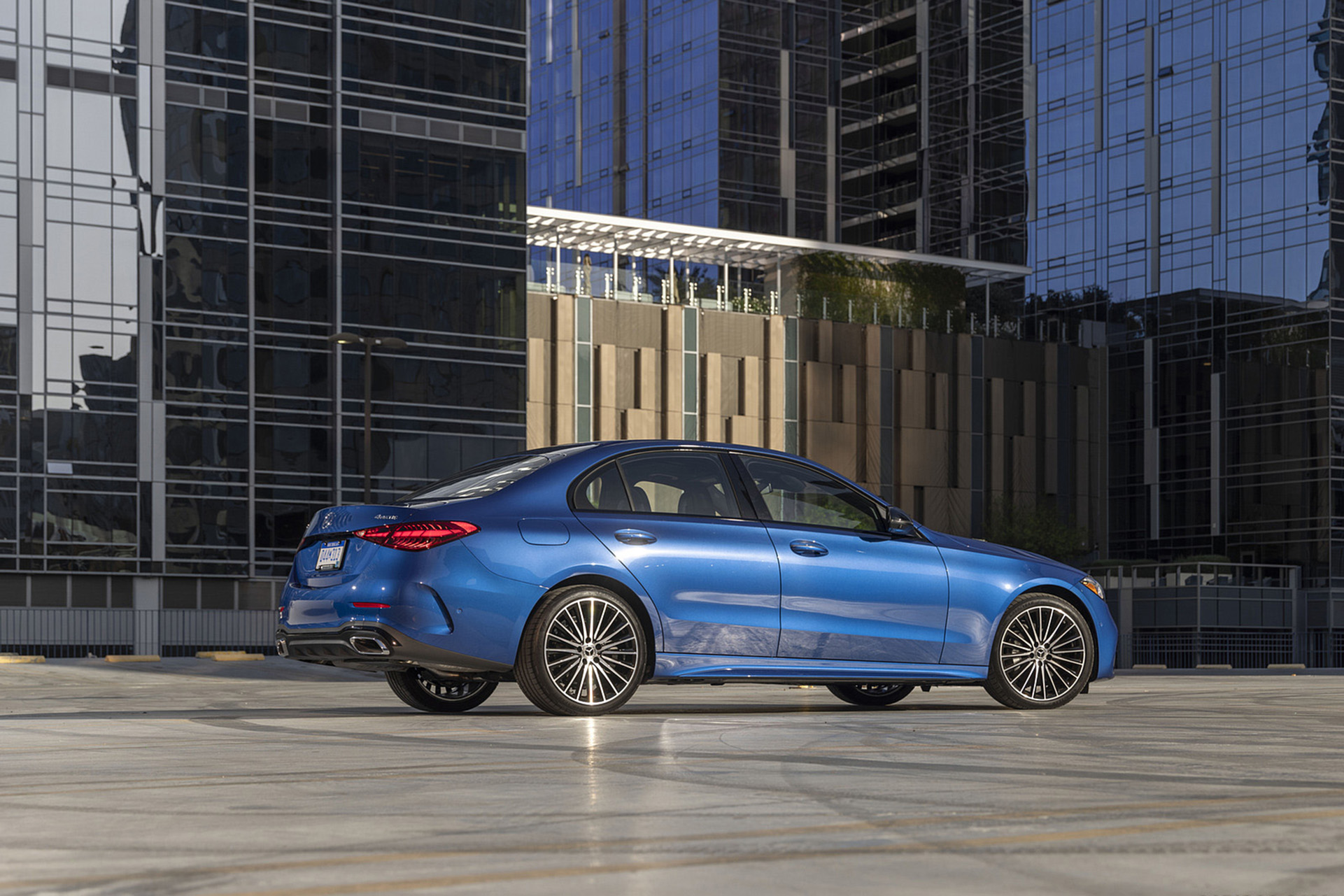 Download 2022 Mercedes-Benz C 300 4Matic - US version - Side HD Wallpaper 1921x1281 #33