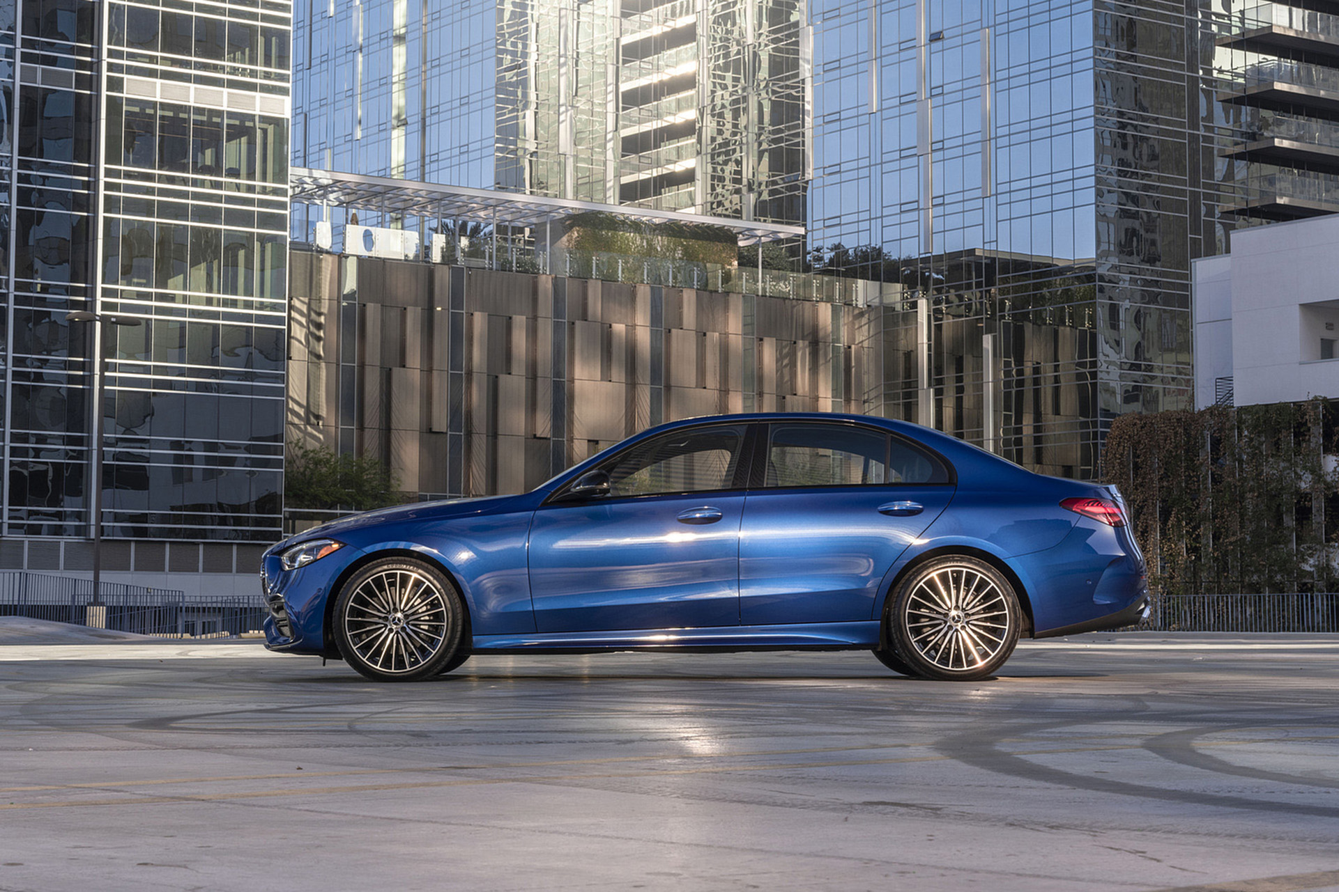 Download 2022 Mercedes-Benz C 300 4Matic - US version - Side HD Wallpaper 1921x1281 #34