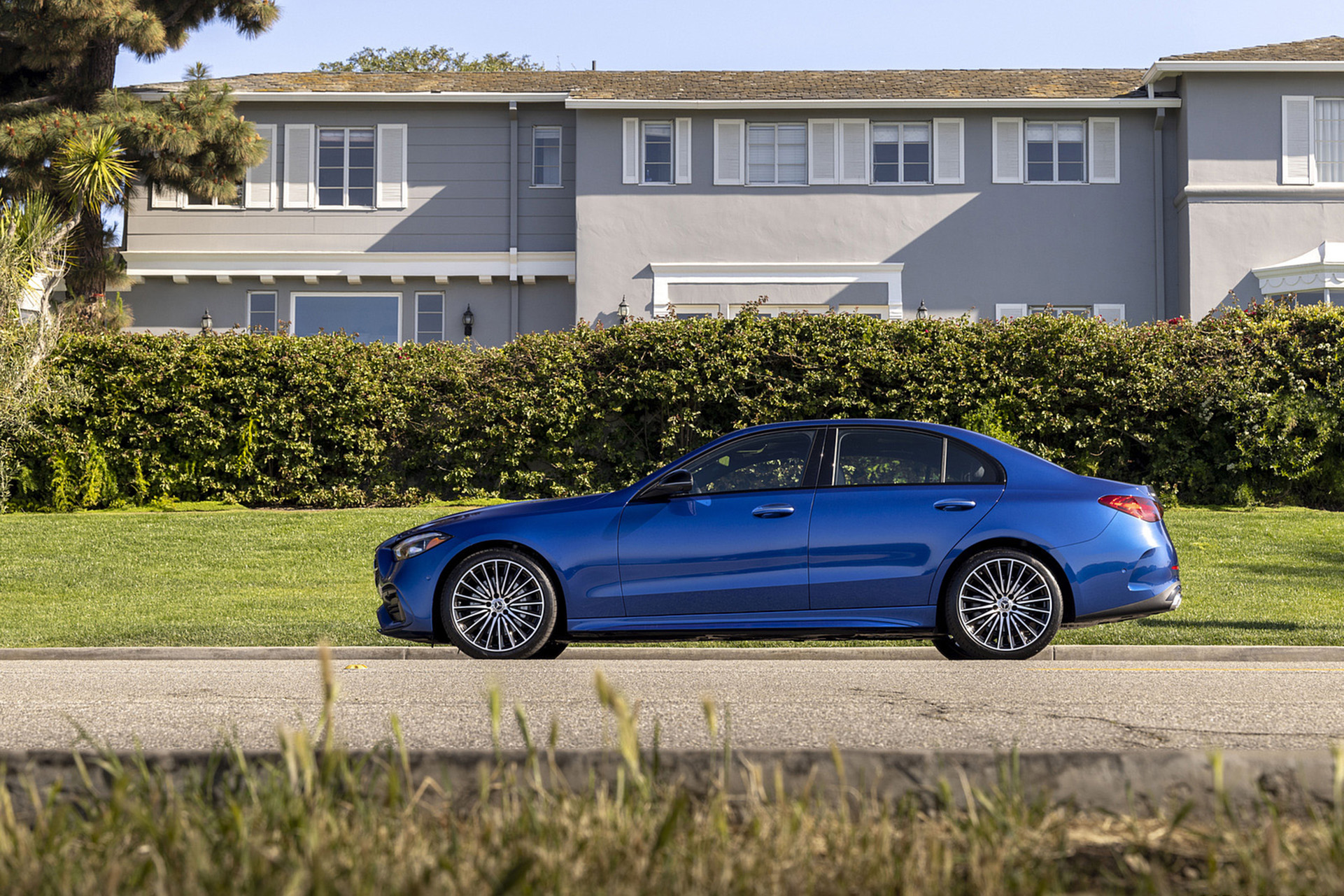 Download 2022 Mercedes-Benz C 300 4Matic - US version - Side HD Wallpaper 1921x1281 #46