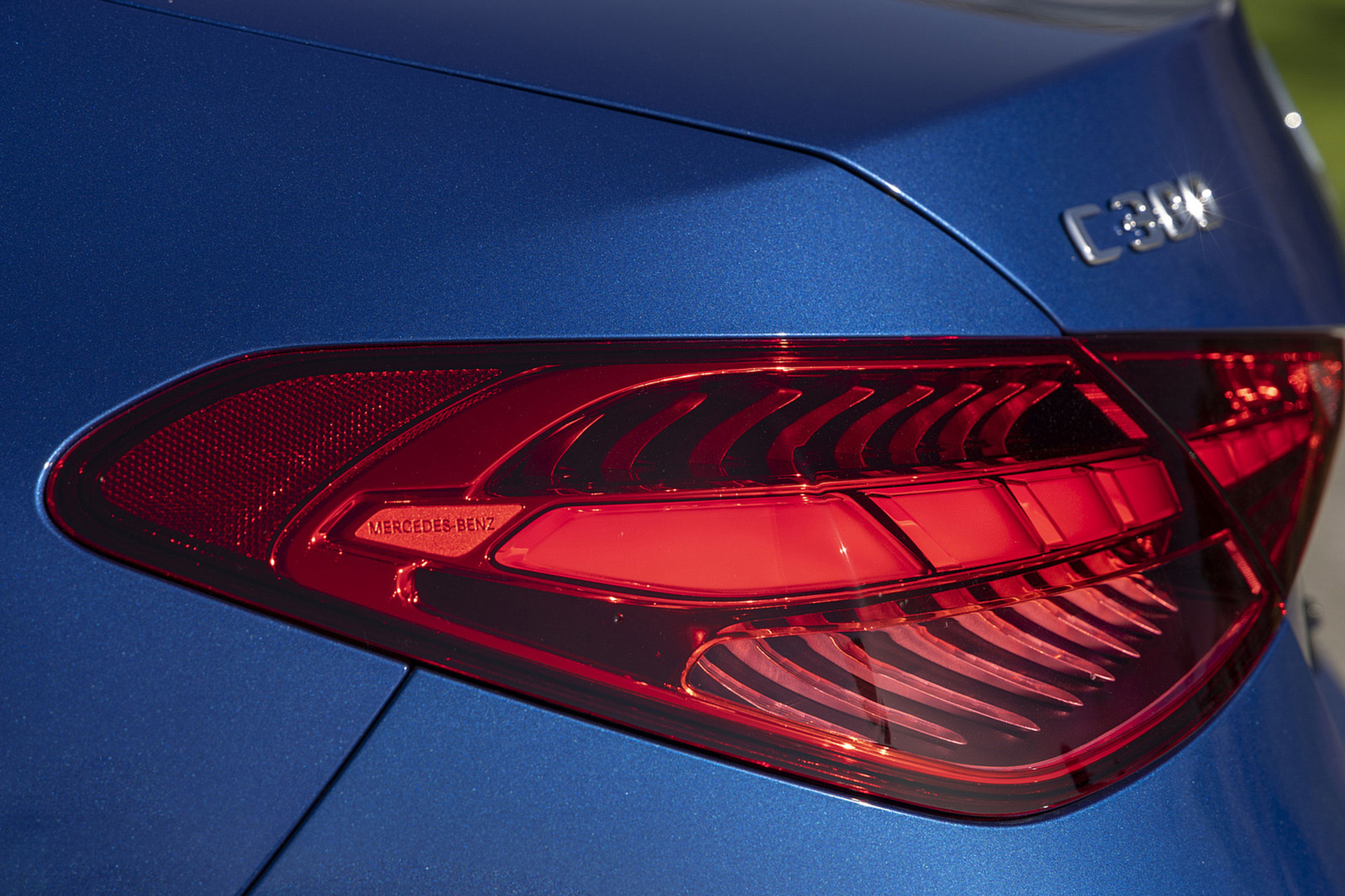 Download 2022 Mercedes-Benz C 300 4Matic - US version - Tail Light HD Wallpaper 1921x1280 #59