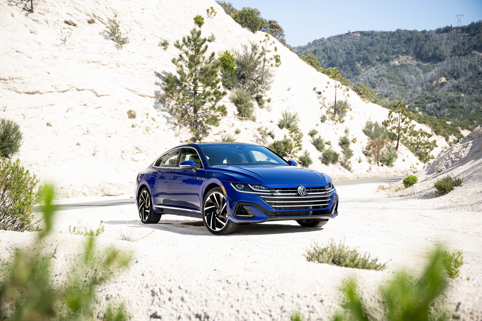 Download 2022 Volkswagen Arteon - US version - Front Three-Quarter HD Wallpaper 1920x1280 #15