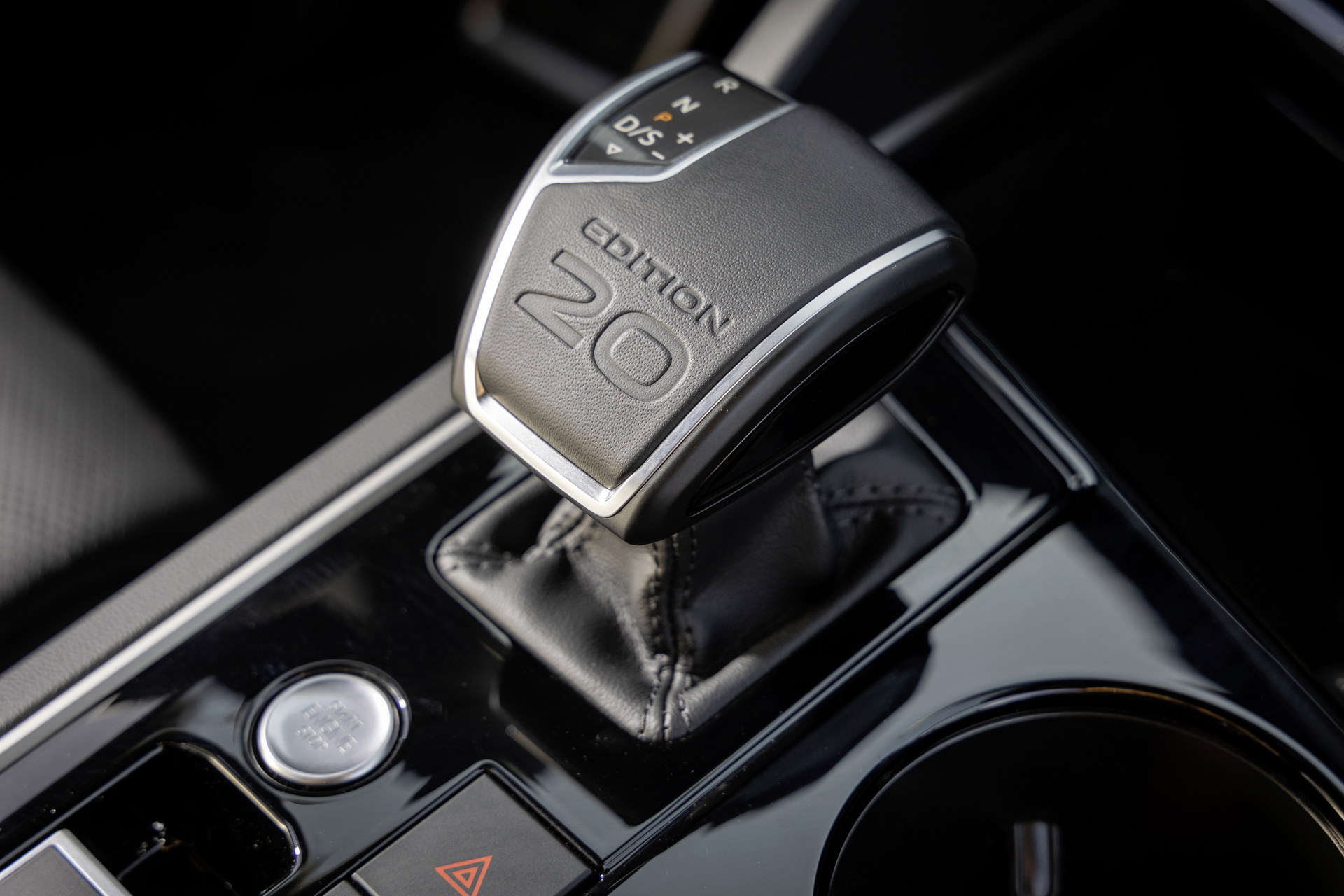 Download 2022 Volkswagen Touareg Edition 20 - Interior, Detail HD Wallpaper 1920x1280 #10