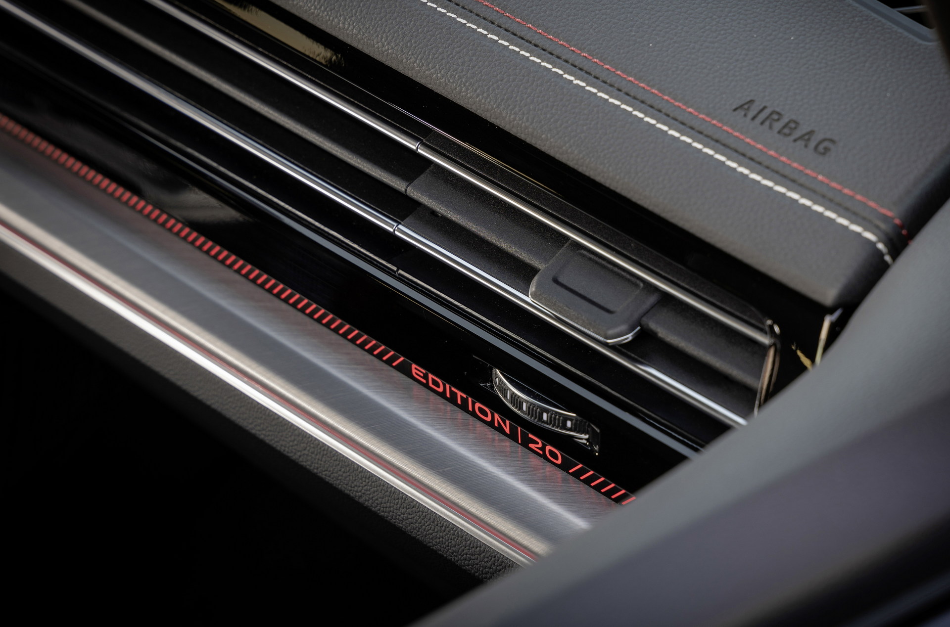 Download 2022 Volkswagen Touareg Edition 20 - Interior, Detail HD Wallpaper 1920x1268 #11