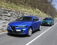 2023 Alfa Romeo Tonale Ti - Front Three-Quarter Wallpaper 190x150