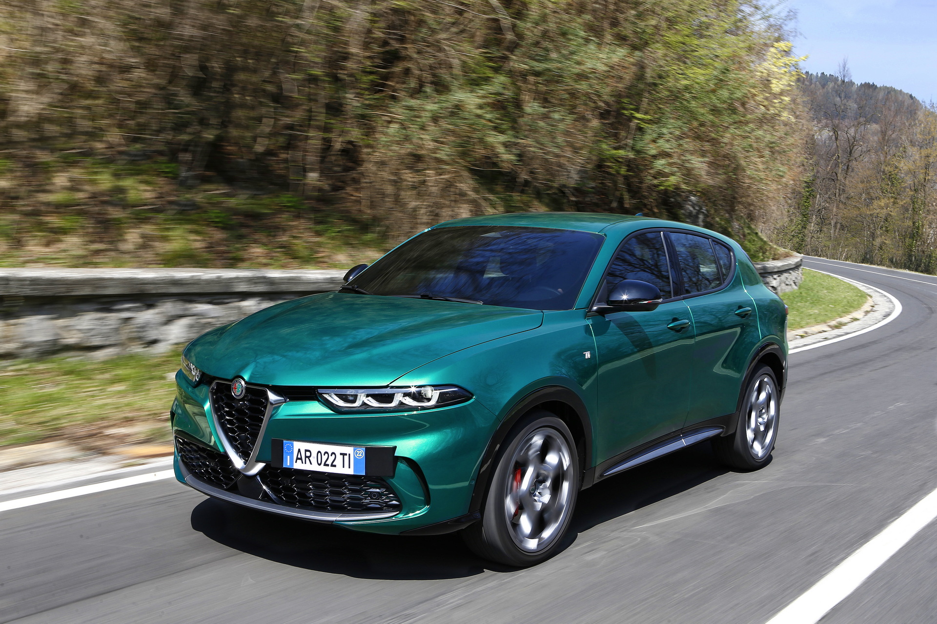Download 2023 Alfa Romeo Tonale Ti - Front Three-Quarter HD Wallpaper 1920x1280 #1