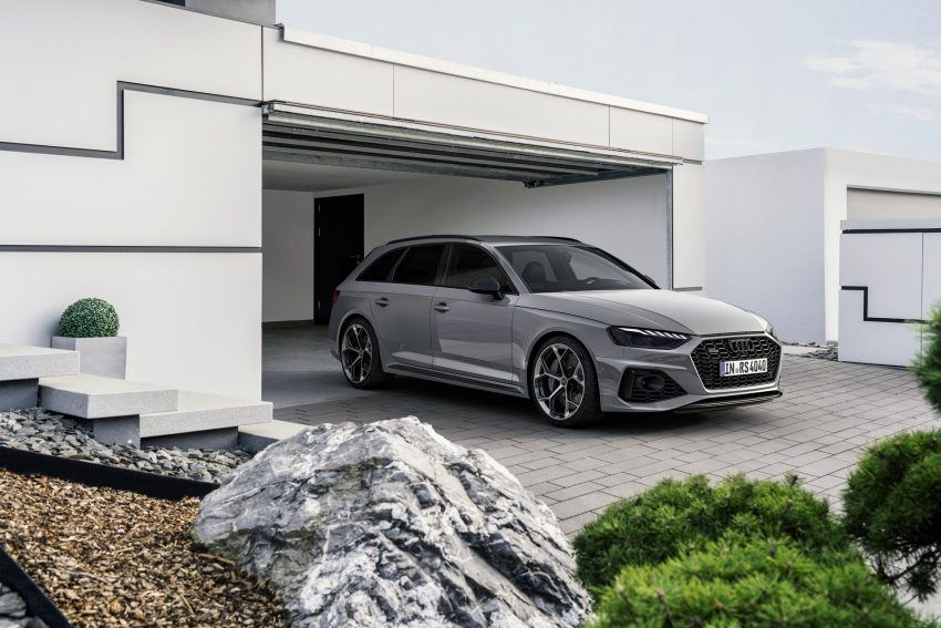 2023 Audi RS4 Avant Competition Plus - Front Three-Quarter Wallpaper 850x567 #10