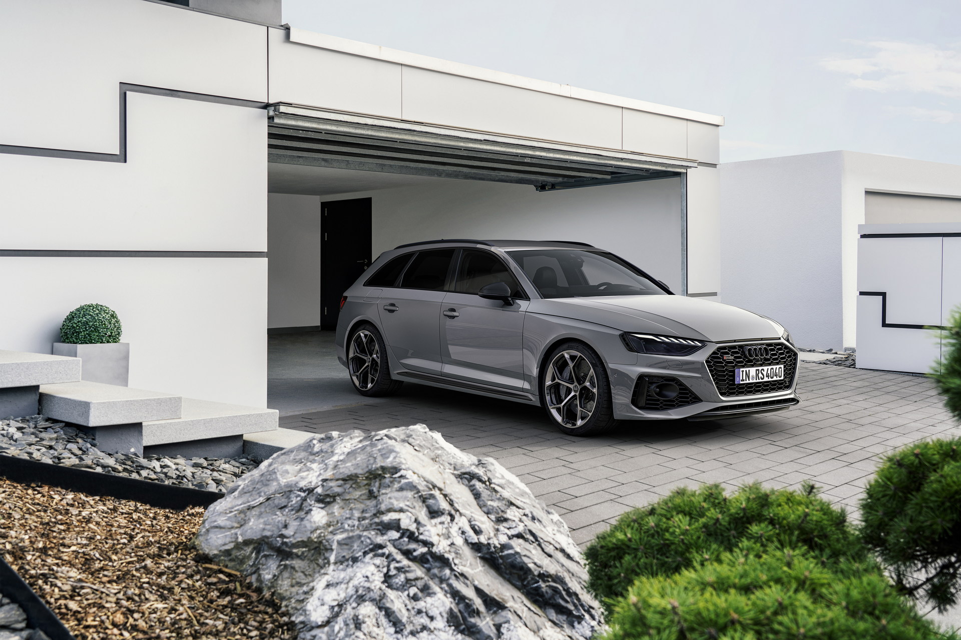 Download 2023 Audi RS4 Avant Competition Plus - Front Three-Quarter HD Wallpaper 1920x1280 #10