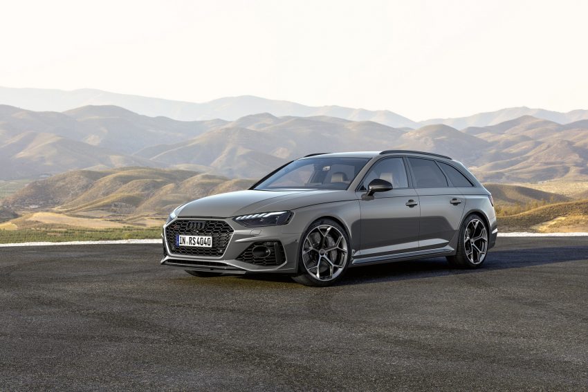 2023 Audi RS4 Avant Competition Plus - Front Three-Quarter Wallpaper 850x567 #16