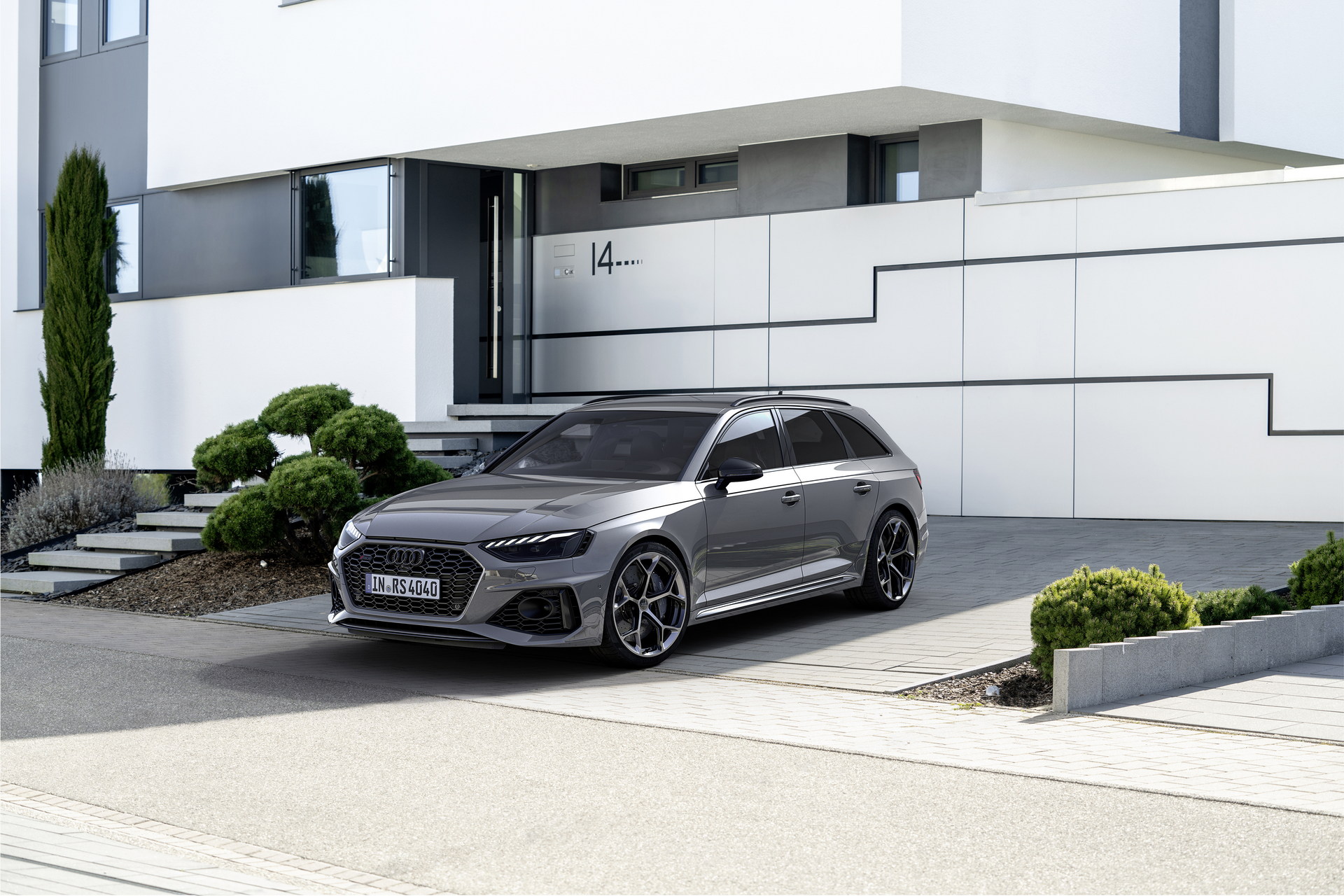 Download 2023 Audi RS4 Avant Competition Plus - Front Three-Quarter HD Wallpaper 1920x1280 #11
