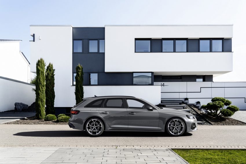 2023 Audi RS4 Avant Competition Plus - Side Wallpaper 850x567 #14