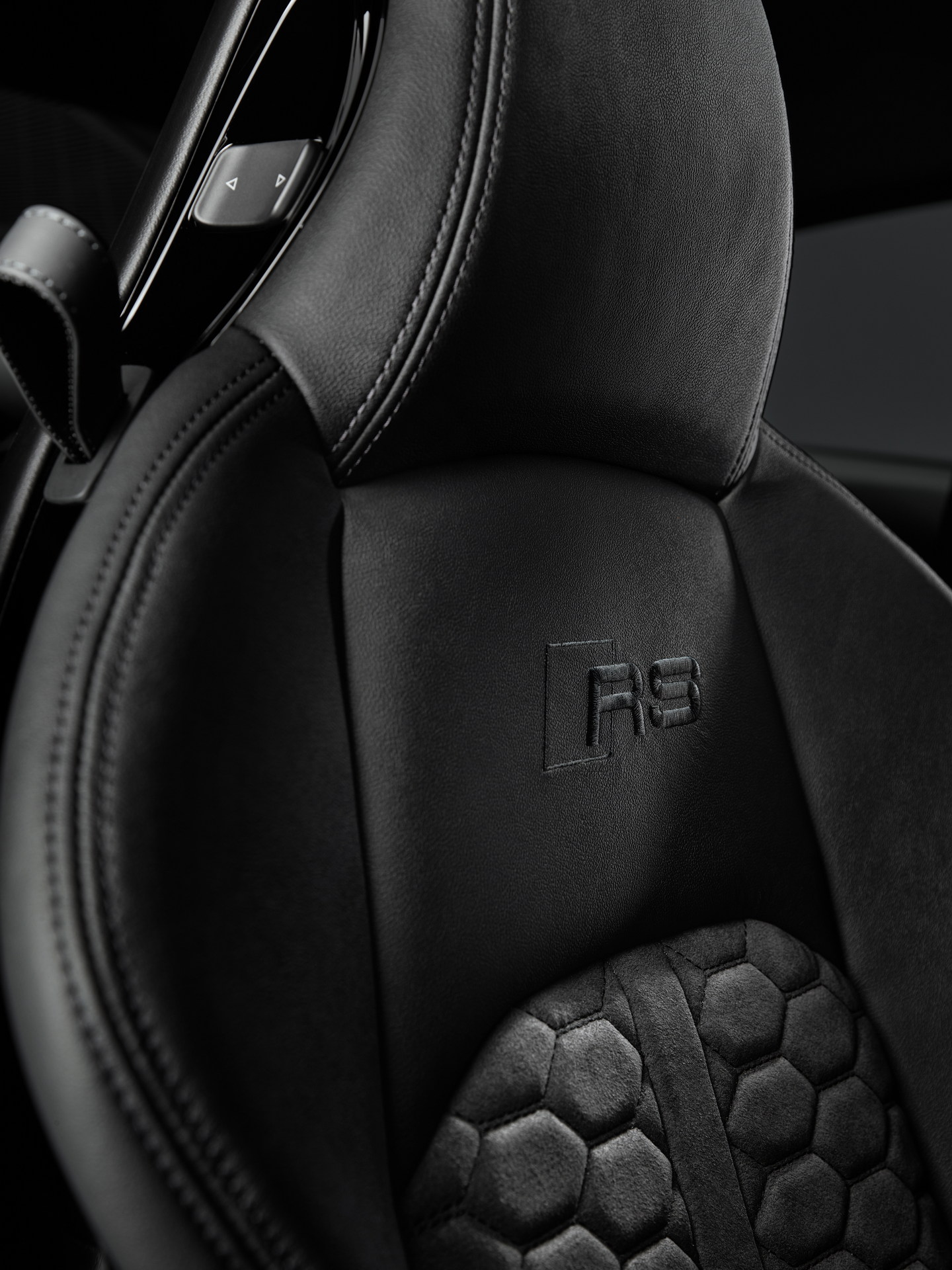Download 2023 Audi RS5 Coupé Competition Plus - Interior, Seats HD Phone Wallpaper 1440x1920 #103