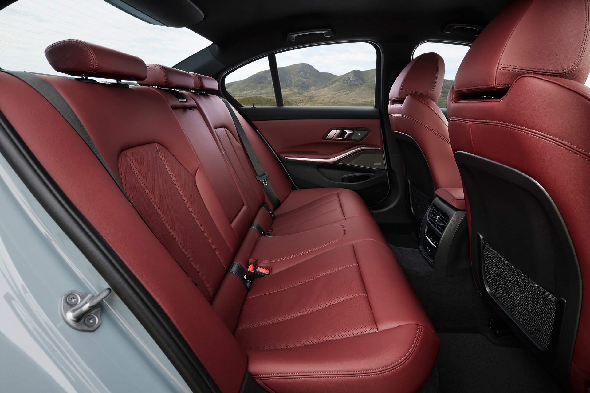 Download 2023 BMW 3-Series Sedan - Interior, Rear Seats HD Wallpaper 1920x1280 #43
