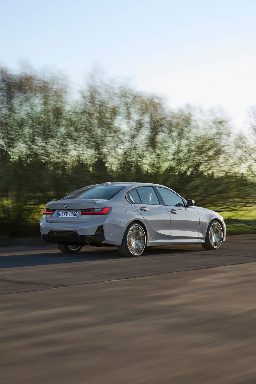 2023 BMW 3-Series Sedan - Rear Three-Quarter Phone Wallpaper 850x1275 #15