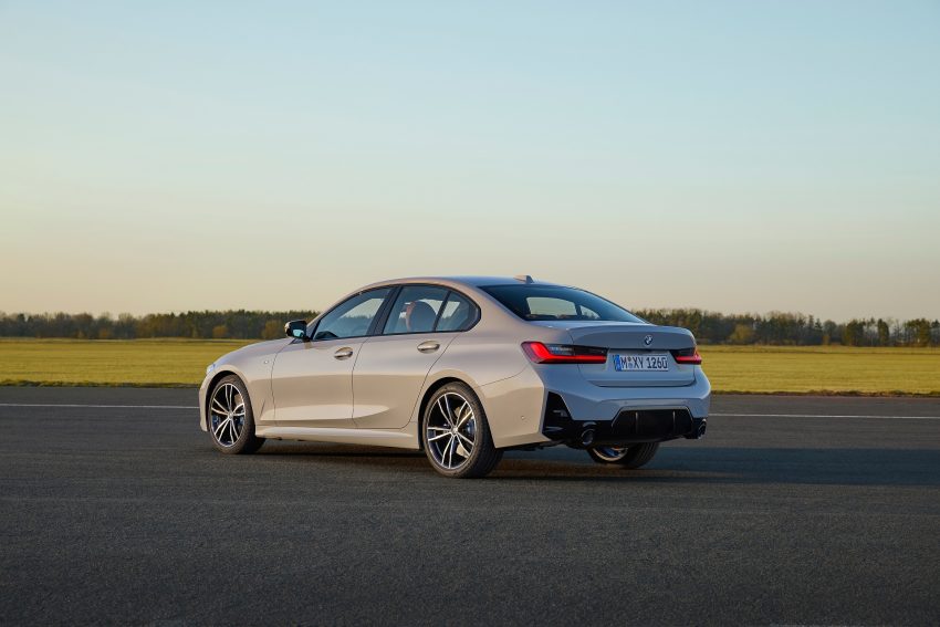 2023 BMW 3-Series Sedan - Rear Three-Quarter Wallpaper 850x567 #21