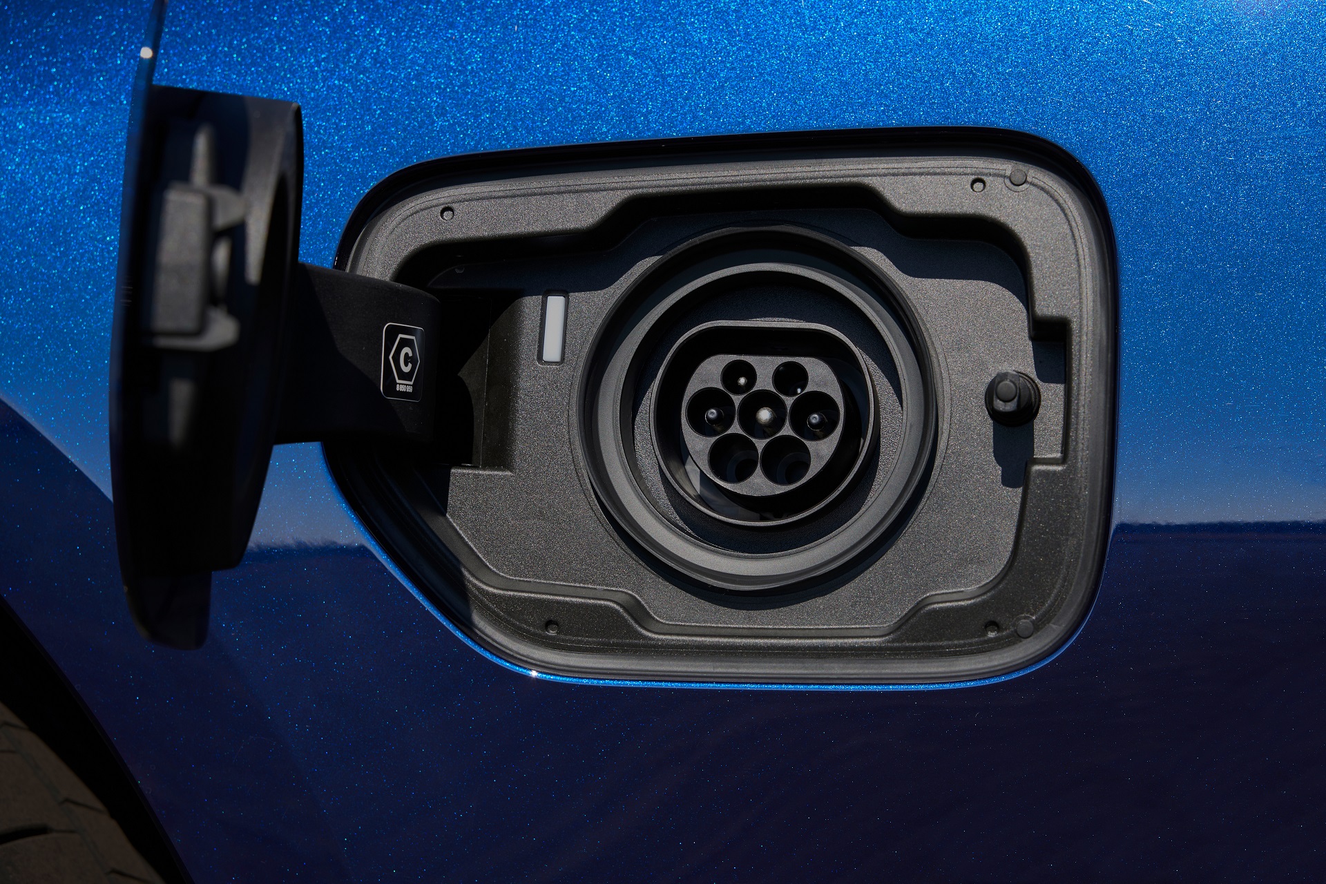 Download 2023 BMW 3-Series Touring - Charging Connector HD Wallpaper 1920x1280 #26