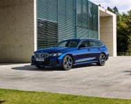 2023 BMW 3-Series Touring - Front Three-Quarter Wallpaper 190x150