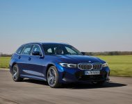 2023 BMW 3-Series Touring - Front Three-Quarter Wallpaper 190x150