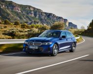 2023 BMW 3-Series Touring - Front Three-Quarter Wallpaper 190x150