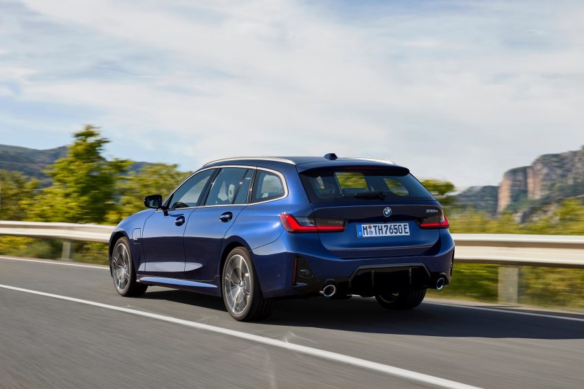 2023 BMW 3-Series Touring - Rear Three-Quarter Wallpaper 850x566 #2