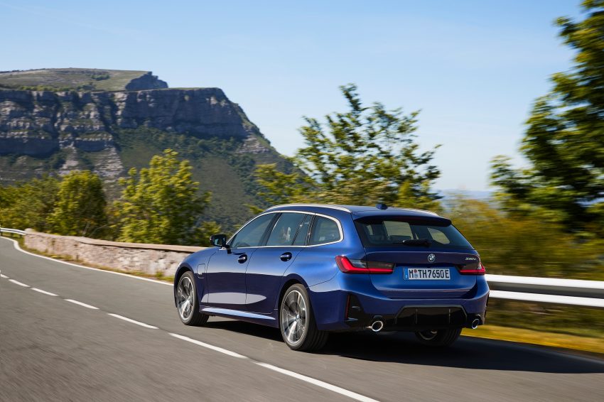 2023 BMW 3-Series Touring - Rear Three-Quarter Wallpaper 850x566 #4
