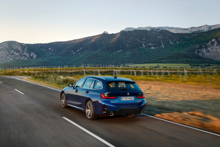 2023 BMW 3-Series Touring - Rear Three-Quarter Wallpaper 850x566 #9