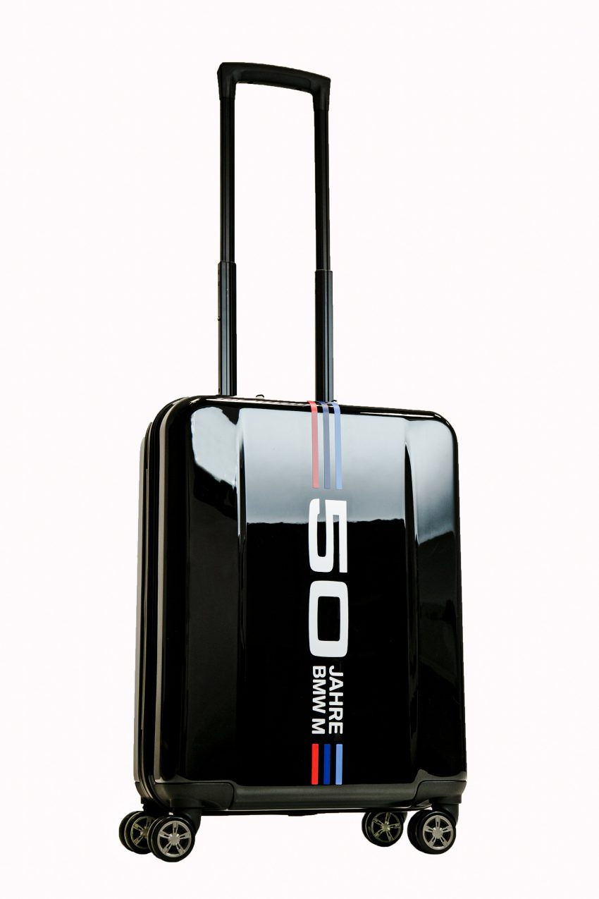 2023 BMW M3 50 Jahre BMW M Edition - Luggage Bag Phone Wallpaper 850x1275 #20