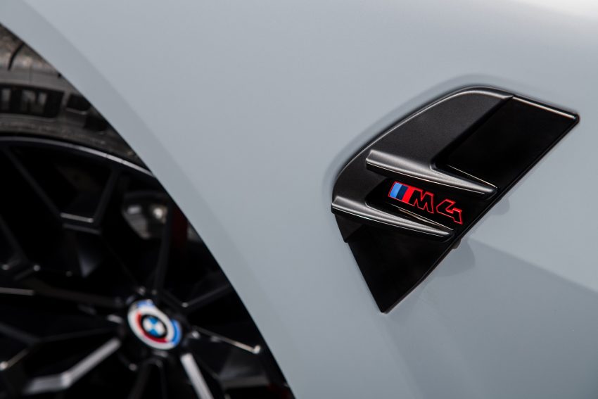 2023 BMW M4 CSL - Badge Wallpaper 850x567 #111