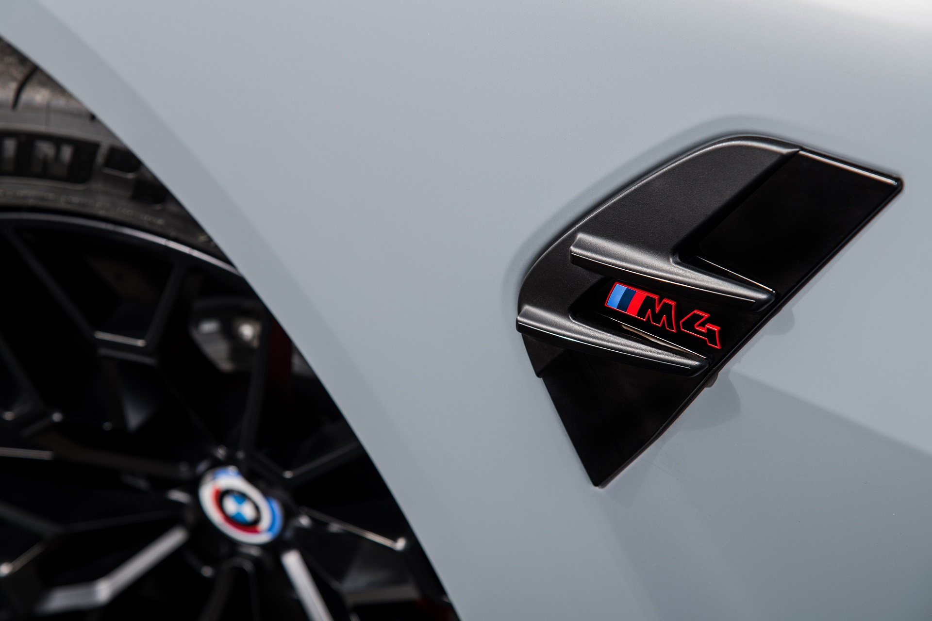 Download 2023 BMW M4 CSL - Badge HD Wallpaper 1920x1280 #111