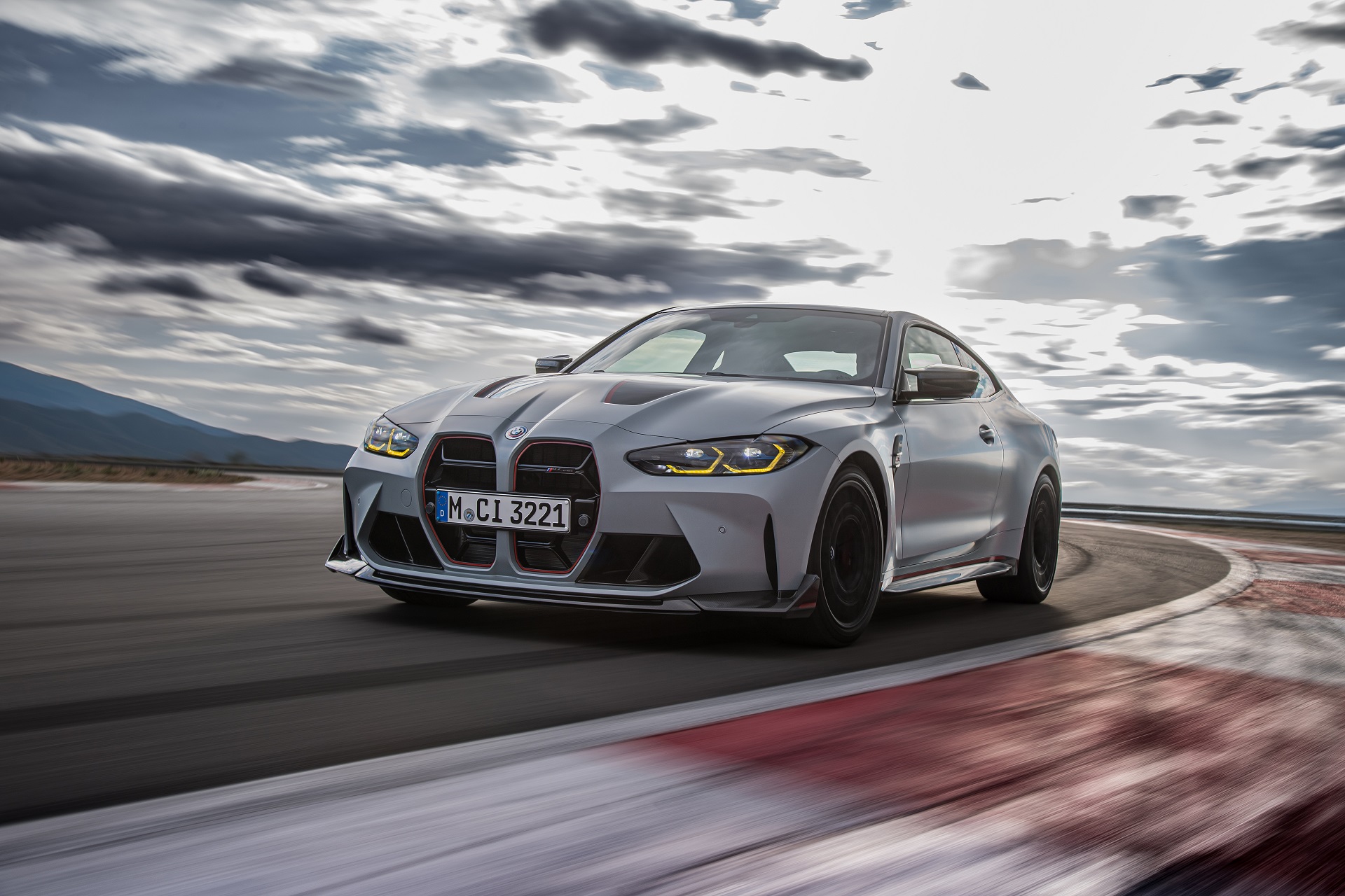 Download 2023 BMW M4 CSL - Front HD Wallpaper 1920x1280 #73