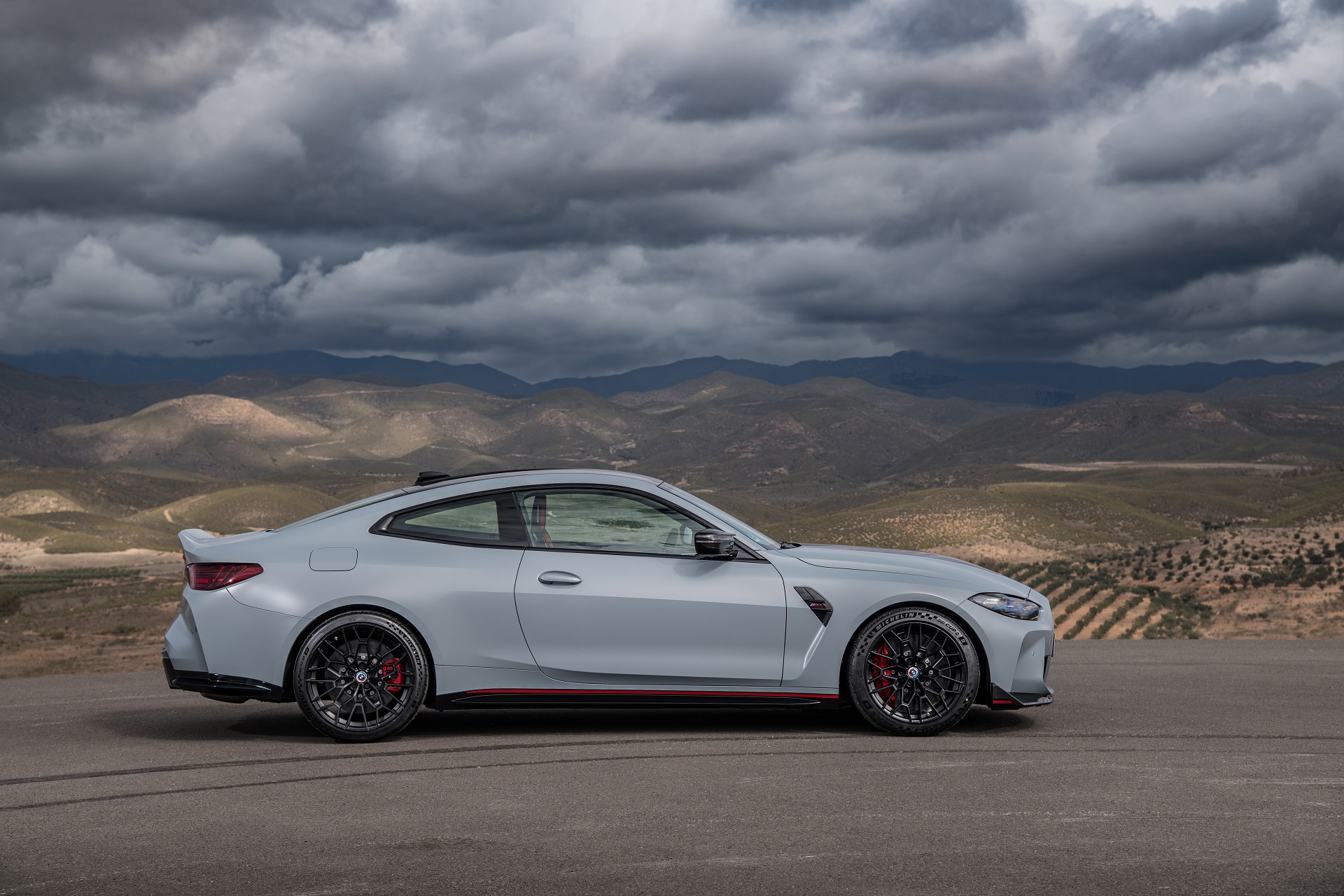 Download 2023 BMW M4 CSL - Side HD Wallpaper 1920x1280 #98