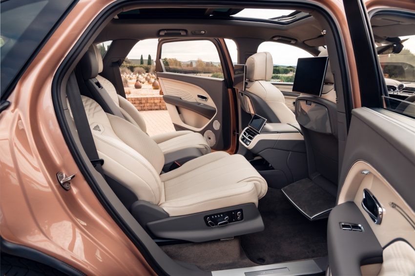 2023 Bentley Bentayga Extended Wheelbase - Interior, Rear Seats Wallpaper 850x566 #24