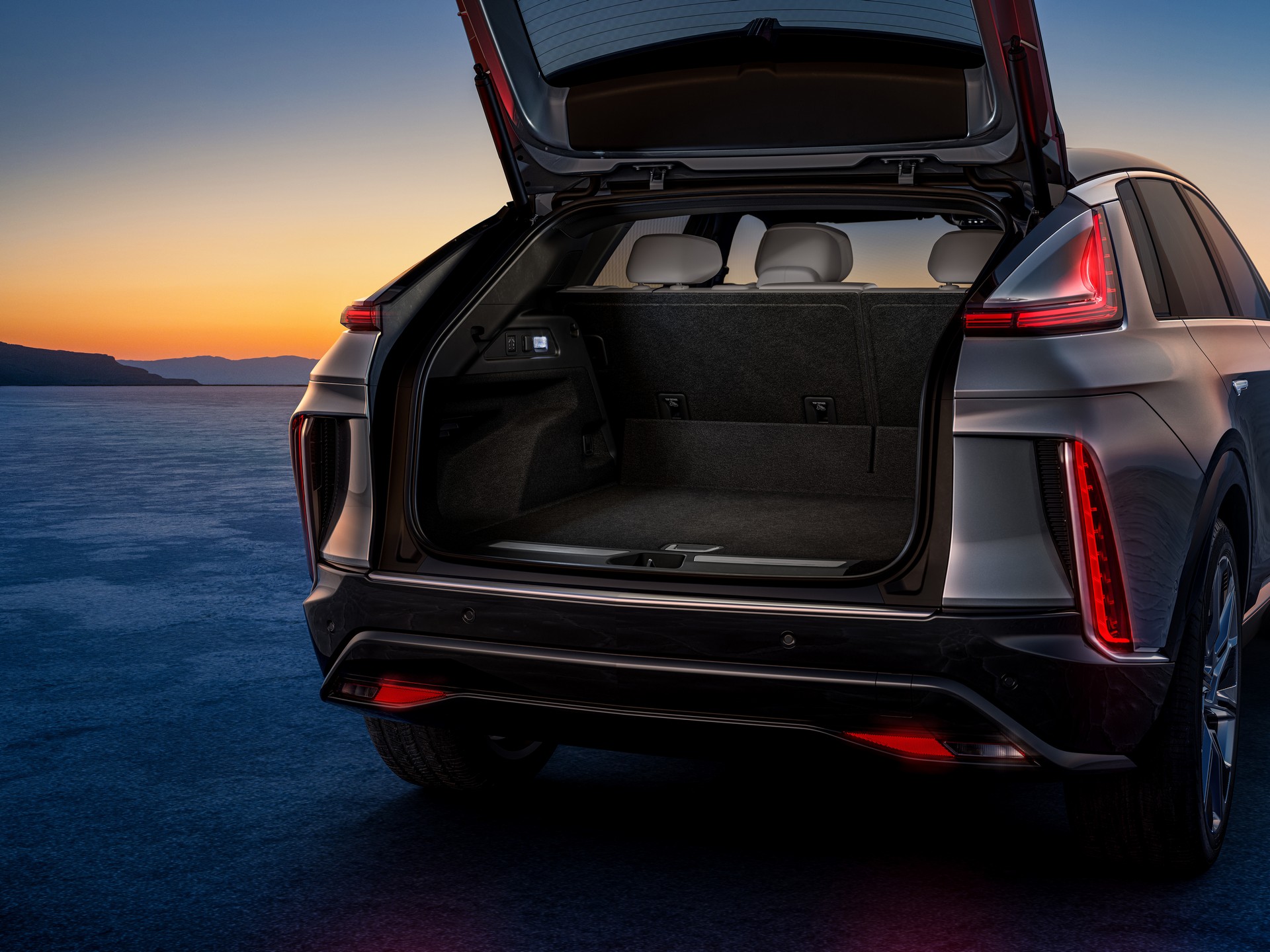 Download 2023 Cadillac Lyriq - Trunk HD Wallpaper 1920x1440 #48