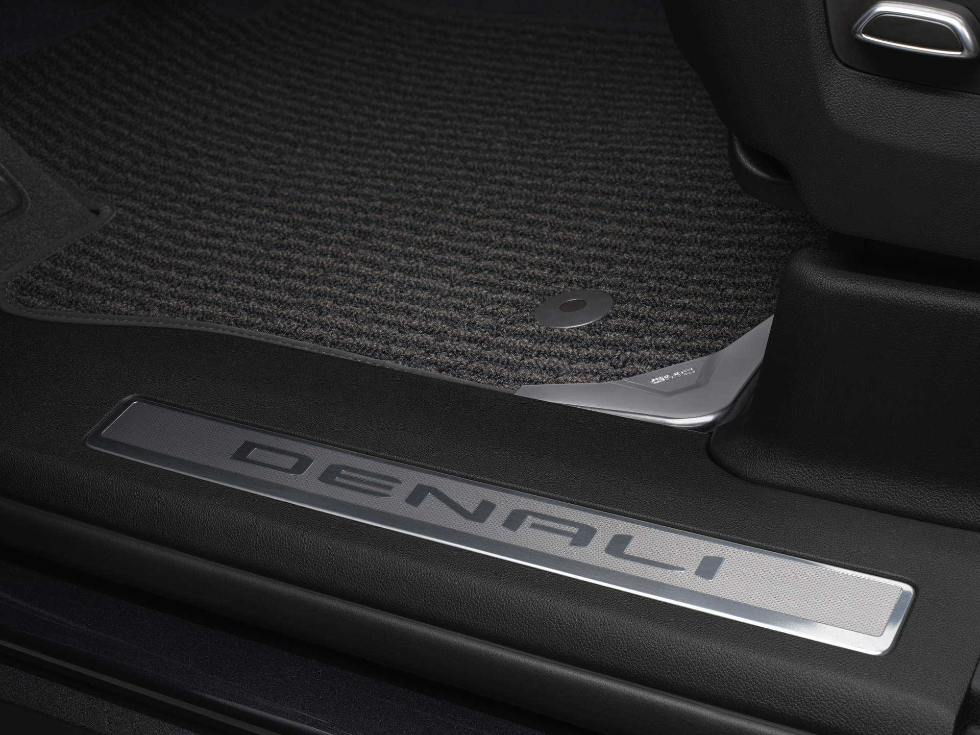 Download 2023 GMC Yukon Denali Ultimate - Door Sill HD Wallpaper 1920x1440 #3