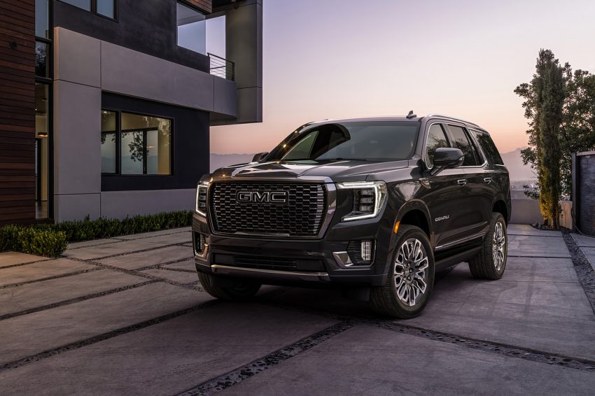 2023 GMC Yukon Denali Ultimate - Front Three-Quarter Wallpaper 850x566 #1