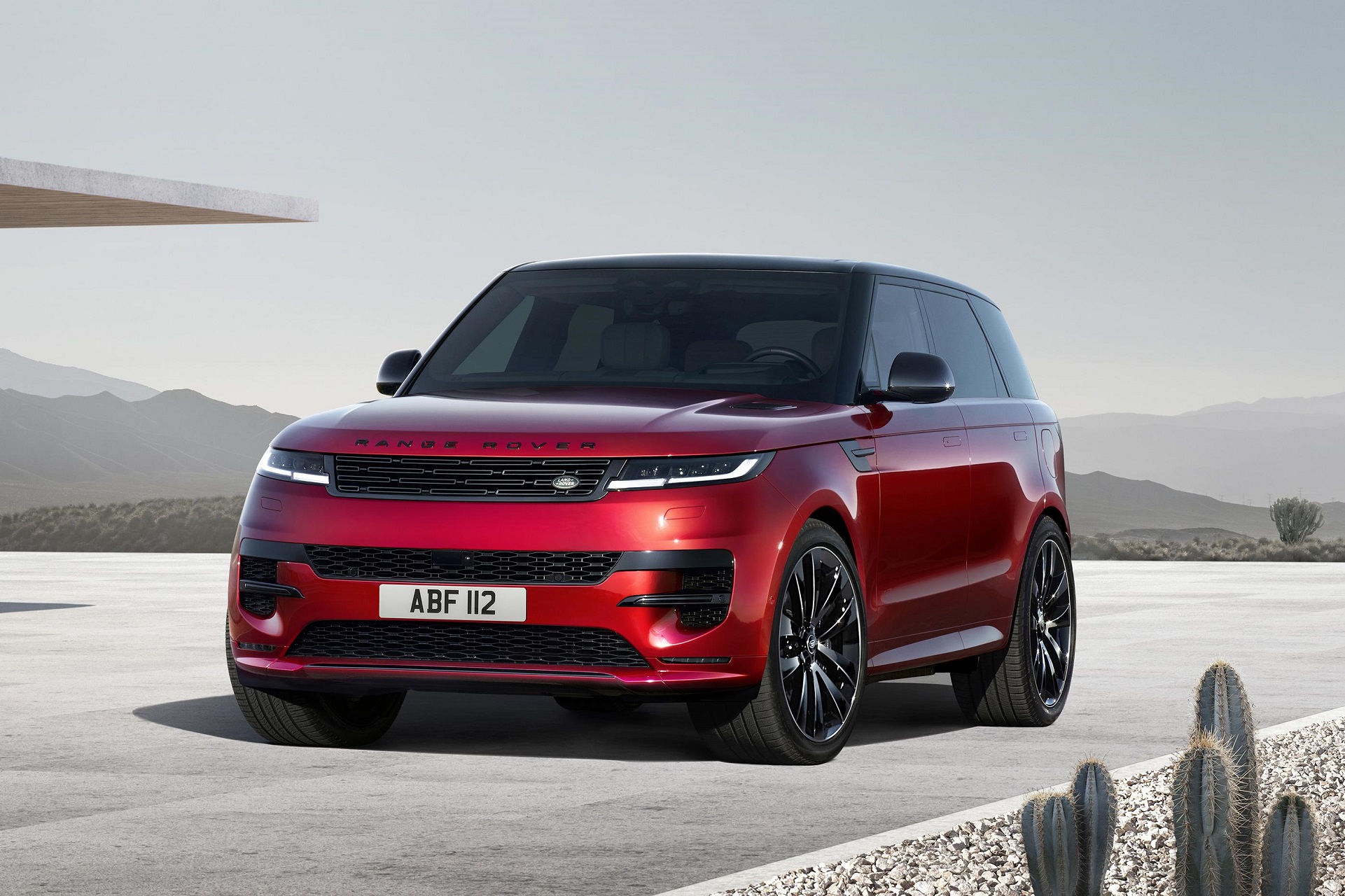 Download 2023 Land Rover Range Rover Sport - Front Three-Quarter HD Wallpaper 1921x1280 #15