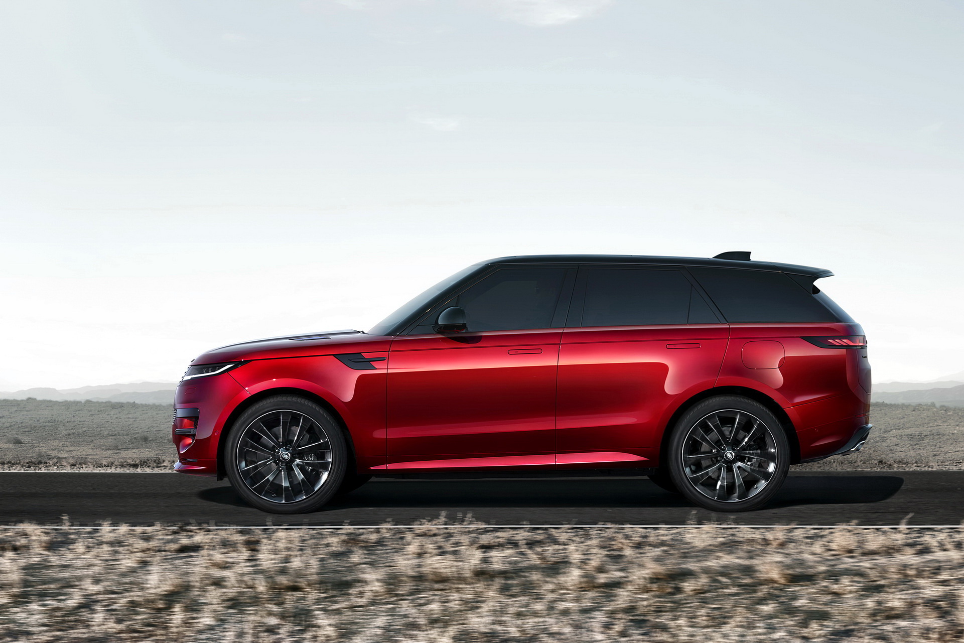 Download 2023 Land Rover Range Rover Sport - Side HD Wallpaper 1921x1281 #12