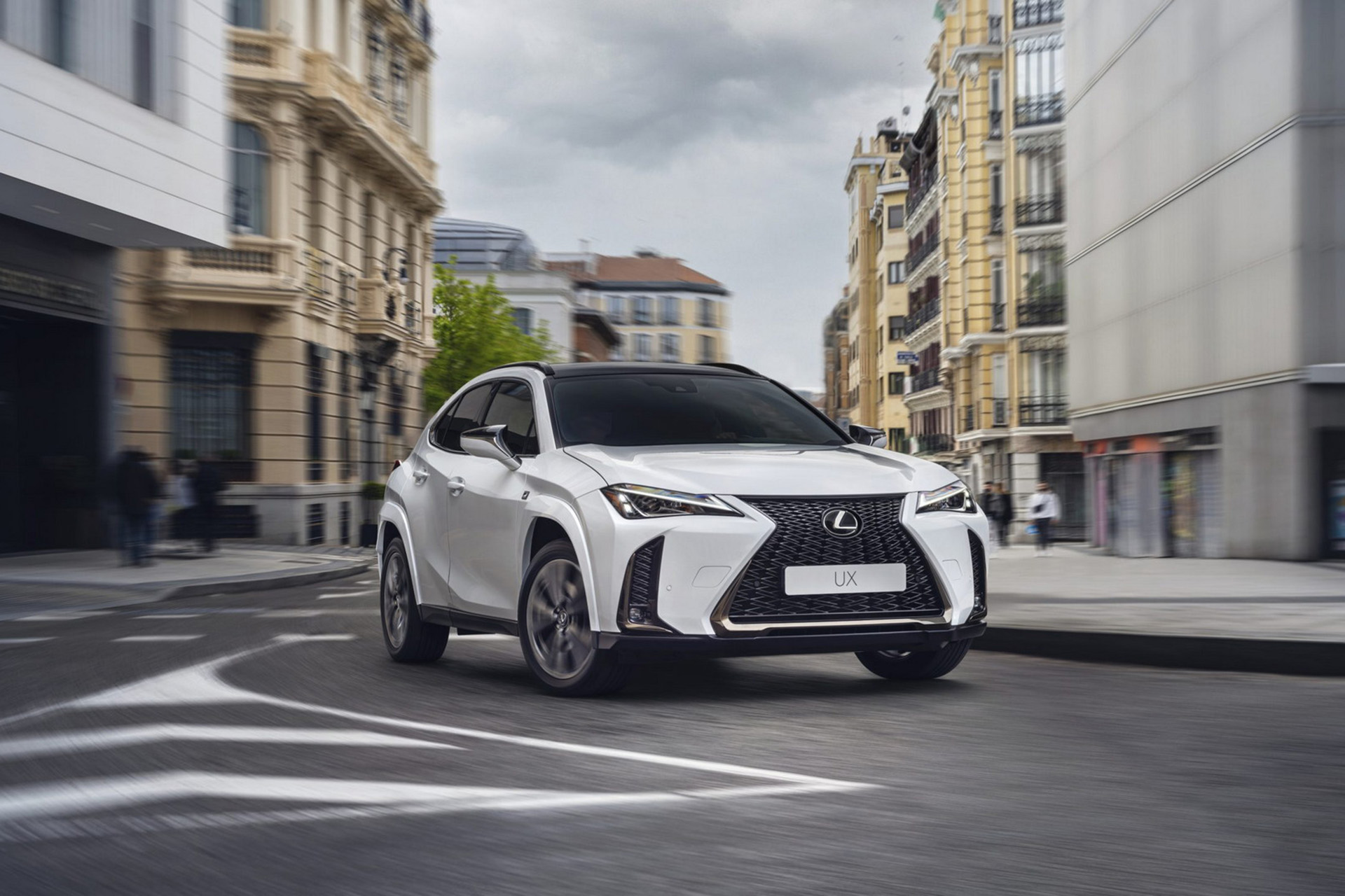 Download 2023 Lexus UX 250h F Sport - US version - Front HD Wallpaper 1920x1280 #2