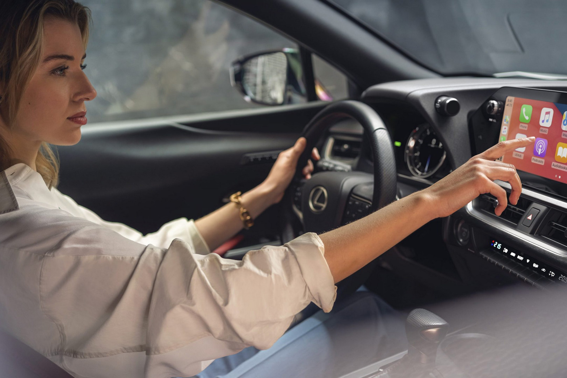 Download 2023 Lexus UX 250h F Sport - US version - Interior HD Wallpaper 1920x1280 #17